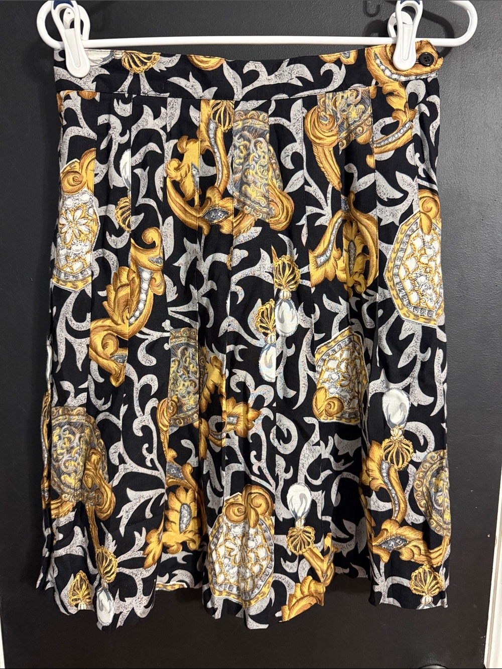 Romeo & Juliet Y2K Pleated Print A-Line Mini Skirt Size: 10 Length: 22”